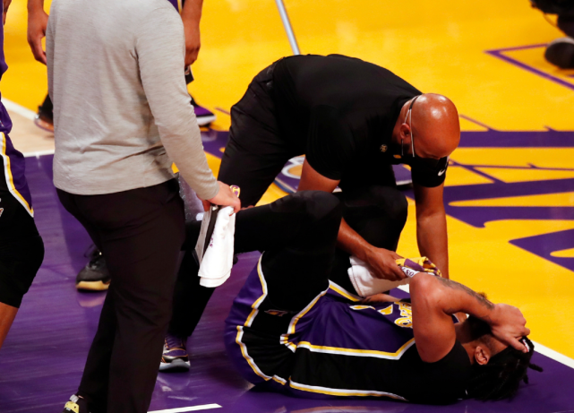 开云 (中国) 官网包含巴塞罗那官宣签约备战NBA总决赛浓眉哥连续十五场比赛得分超过问鼎冠军，皇家马德里迎欧联关键赛瞬间刷屏的词条